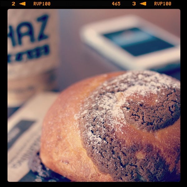 Foto tirada no(a) Bonchaz Bakery Cafe por Hisa W. em 7/21/2013
