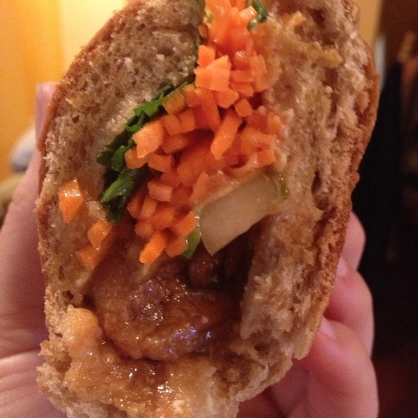 Foto diambil di Nicky&#39;s Vietnamese Sandwiches oleh Loren W. pada 5/28/2013
