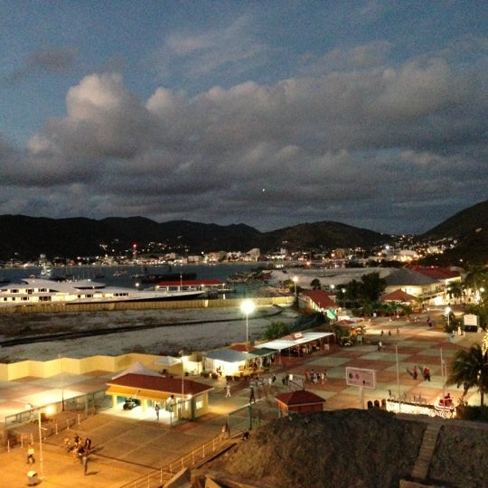 12/25/2012 tarihinde Titus K.ziyaretçi tarafından Hard Rock Cafe St. Maarten'de çekilen fotoğraf