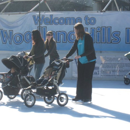 รูปภาพถ่ายที่ Woodland Hills Ice โดย Woodland Hills I. เมื่อ 1/15/2013