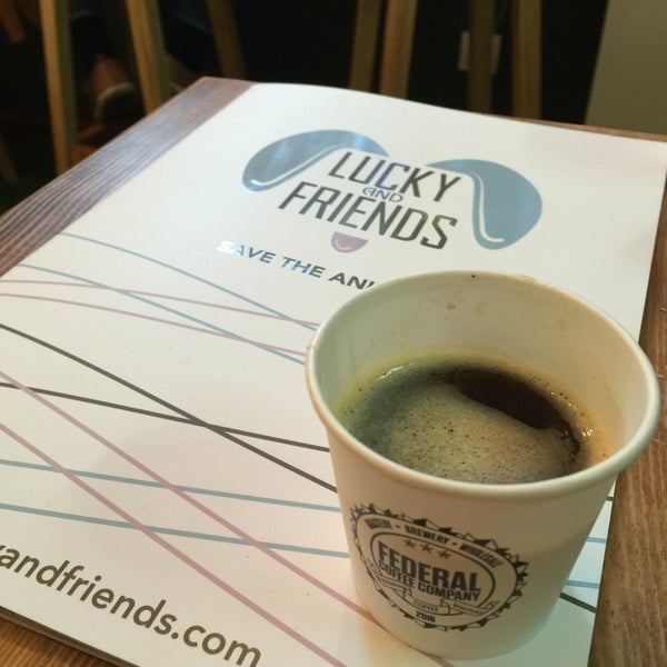 Das Foto wurde bei Lucky and Friends Coffee Cocktail von Bige K. am 5/18/2016 aufgenommen