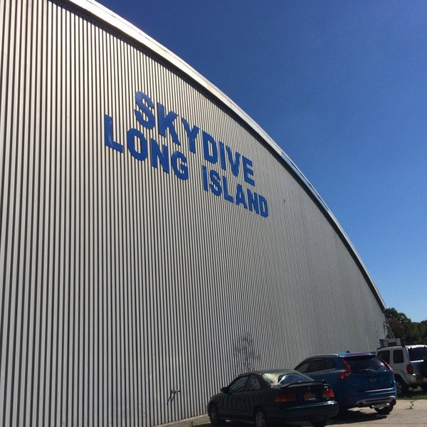 Foto tirada no(a) Skydive Long Island por Xiaoning W. em 10/5/2014