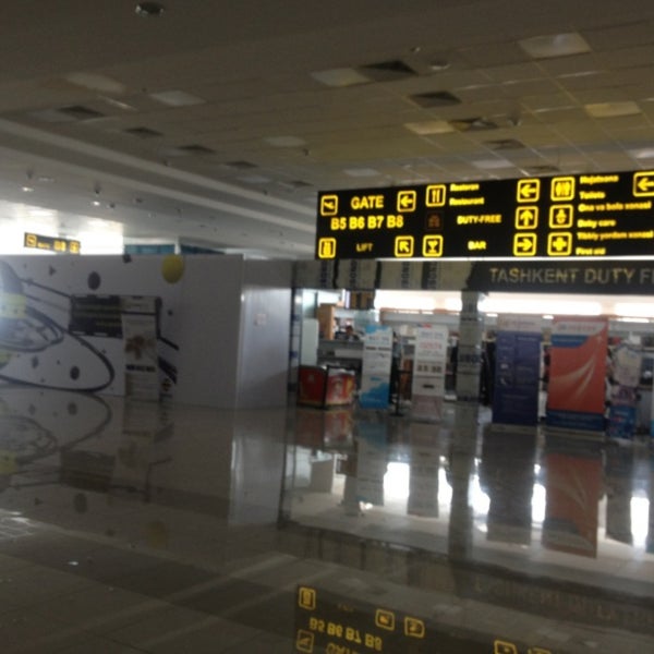 Foto diambil di Toshkent Xalqaro Aeroporti | Tashkent International Airport (TAS) oleh Azimjon pada 5/17/2013