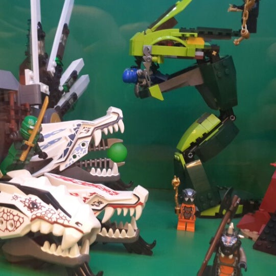 tienda lego titan plaza