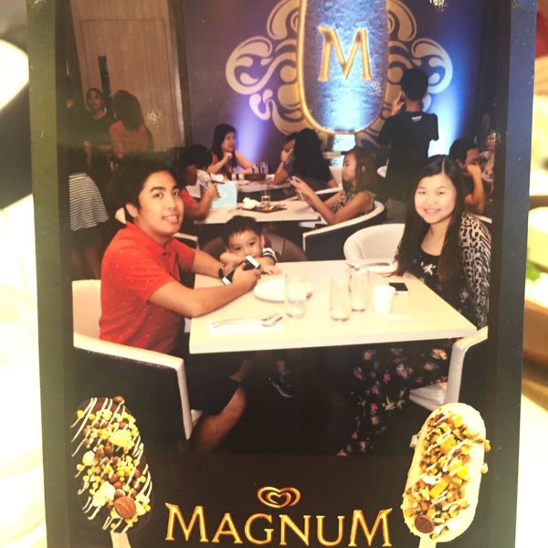 Photo taken at Magnum Manila by Monique Vhalerie O. on 7/26/2015