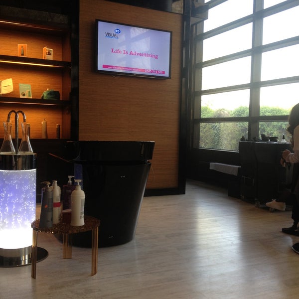 รูปภาพถ่ายที่ Inari Beauty Fashion Lounge โดย Valentin เมื่อ 4/22/2013