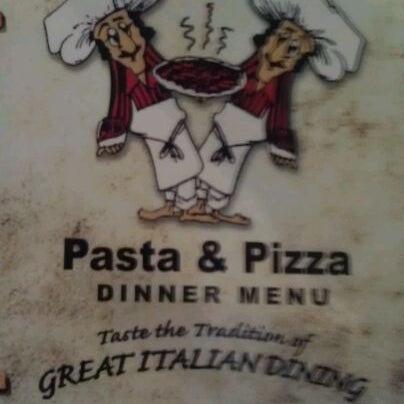 Снимок сделан в Two Guys Pasta &amp; Pizza пользователем Jennifer L. 11/6/2011
