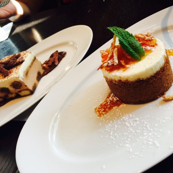 Foto diambil di Vivace Italian Restaurant oleh Pravin R. pada 3/7/2015