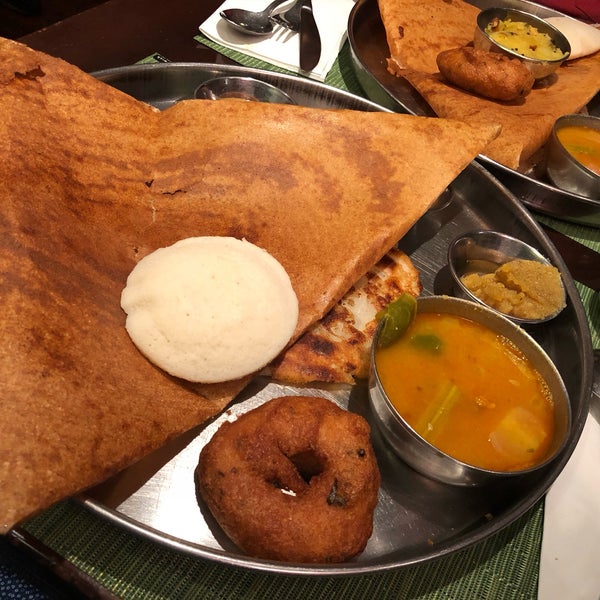 รูปภาพถ่ายที่ Pongal Kosher South Indian Vegetarian Restaurant โดย Pravin R. เมื่อ 6/24/2018