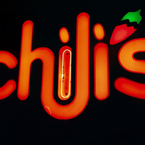 รูปภาพถ่ายที่ Chili&#39;s Grill &amp; Bar โดย Pravin R. เมื่อ 5/10/2015