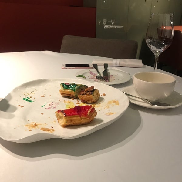 10/18/2018 tarihinde Uvarashaziyaretçi tarafından Ресторан Erarta'de çekilen fotoğraf