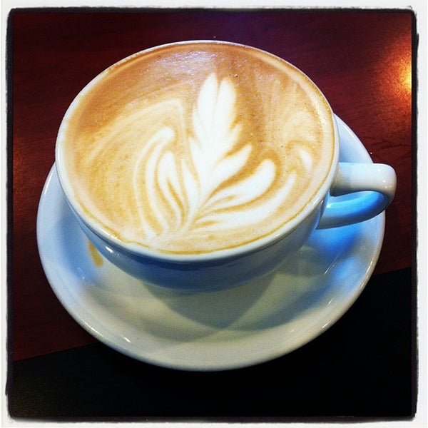 Das Foto wurde bei Land of a Thousand Hills Coffee von Caroline N. am 2/16/2013 aufgenommen