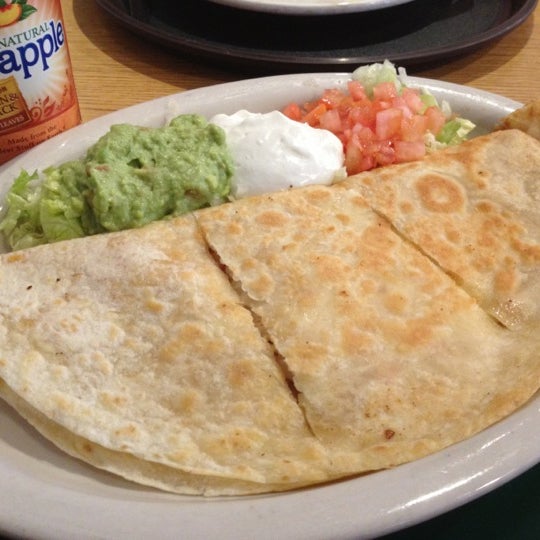 Foto diambil di La Fogata Mexican Restaurant &amp; Catering oleh Brad S. pada 1/17/2013