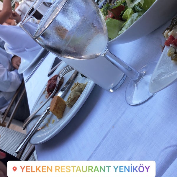 Das Foto wurde bei Yelken Restaurant von Emrah Y. am 9/10/2019 aufgenommen