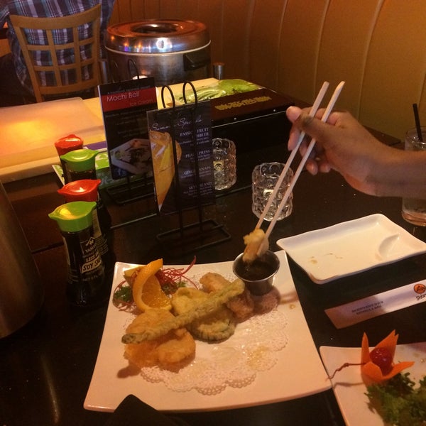 Photo taken at Shinto Japanese Steakhouse &amp; Sushi Lounge by Senyo A. on 8/21/2015