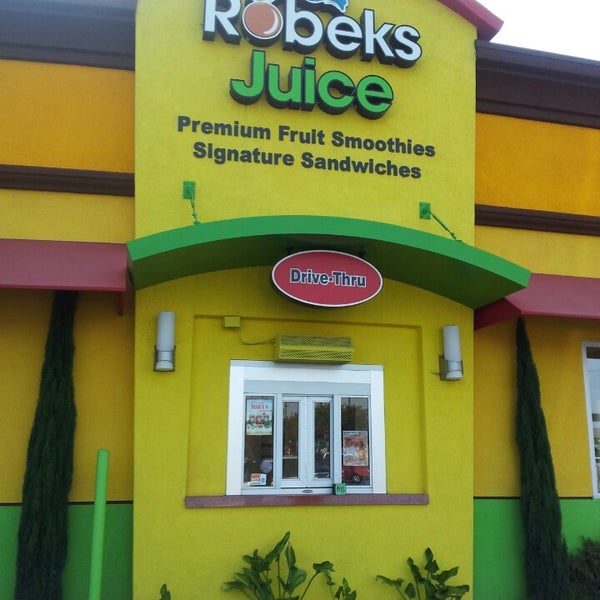 Photo taken at Robeks Fresh Juices &amp; Smoothies by Joan B. on 6/29/2013