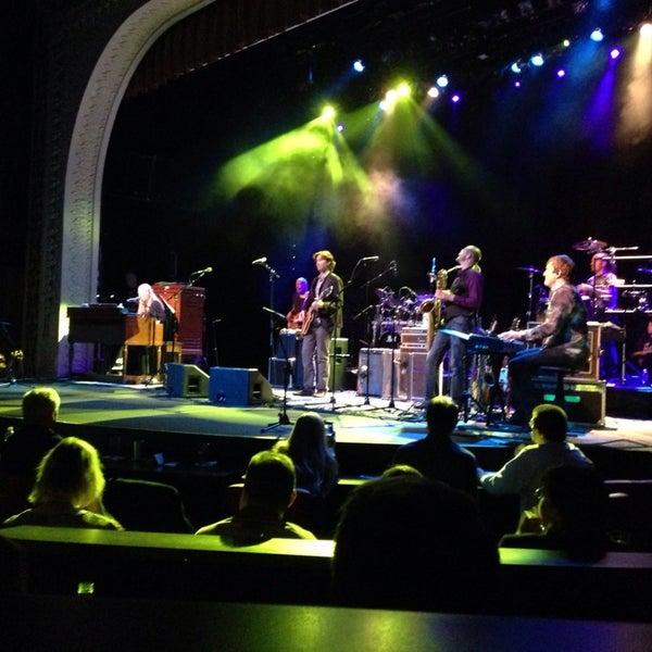 Foto tomada en The Northern Lights Theater  por Jeremy S. el 10/16/2013