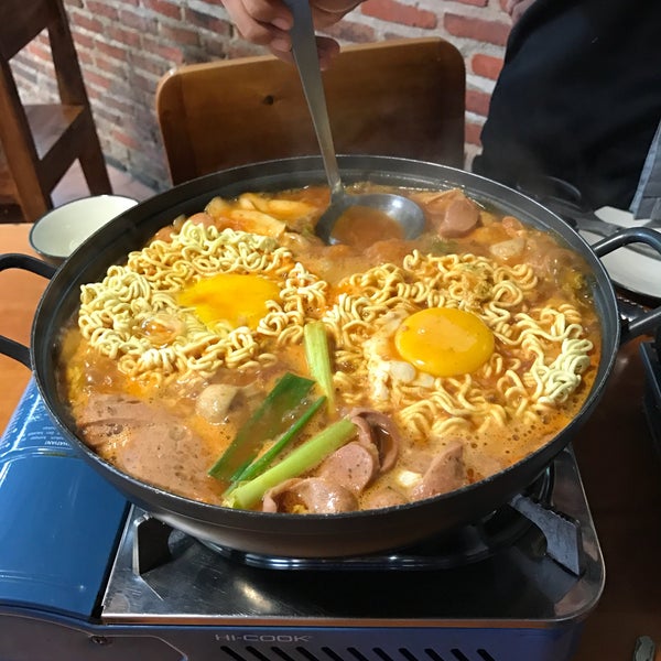 Снимок сделан в Jjang Korean Noodle &amp; Grill пользователем Haritso 10/18/2016
