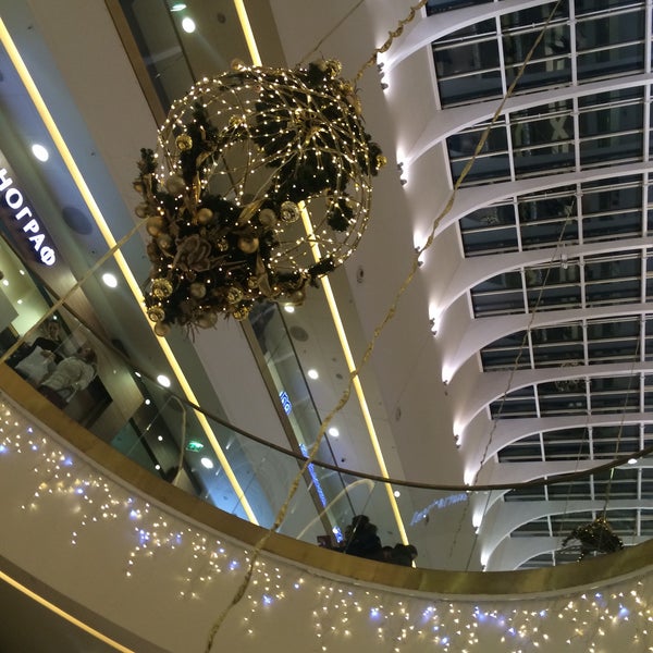 12/27/2015 tarihinde Olga B.ziyaretçi tarafından Galeria Shopping Mall'de çekilen fotoğraf