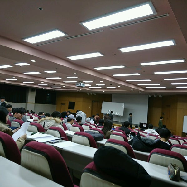고려대학교 공학관 (KU Main Engineering Bldg) 서울특별시の大学の工学科棟