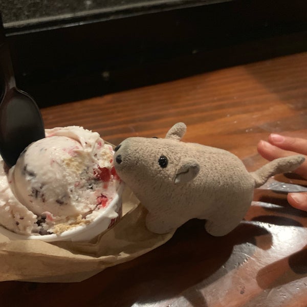 Das Foto wurde bei McConnell&#39;s Fine Ice Creams von Rasmus S. am 7/7/2019 aufgenommen
