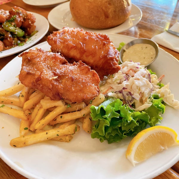 Foto diambil di Pier Market Seafood Restaurant oleh 🐨 🎀 𝓚𝓸𝓸𝓴𝓴𝓲𝓴 🎀 🐨 pada 12/2/2023