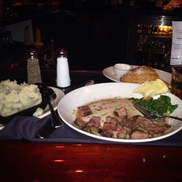 10/4/2013 tarihinde Sherrod E.ziyaretçi tarafından Sullivan&#39;s Steakhouse'de çekilen fotoğraf