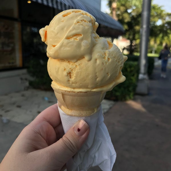 As many times as I’ve been to Buttercream (next door), I had never gone to this icecream shop. Big mistake! I wish I would have gone earlier. Their eggnog icecream can’t be skipped; it’s so creamy!