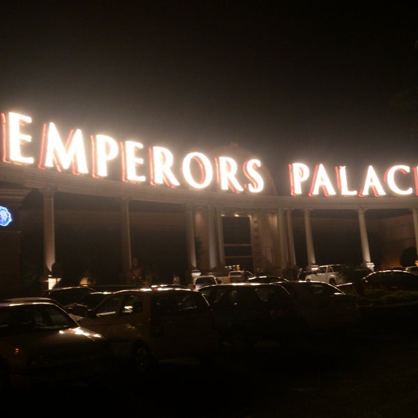 Снимок сделан в Emperors Palace Hotel, Casino and Convention Resort пользователем Darren C. 12/14/2014