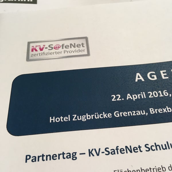 Foto diambil di Hotel Zugbrücke Grenzau oleh Axel F pada 4/22/2016