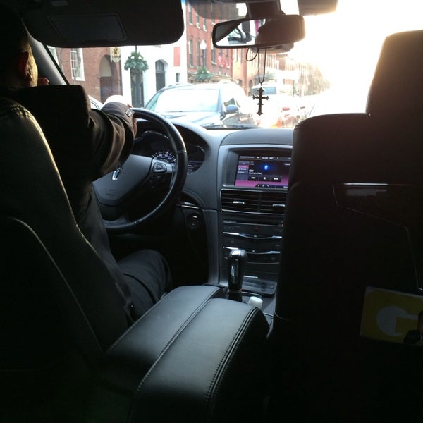 Foto diambil di Uber DC oleh Maggy Fancy F. pada 4/2/2014