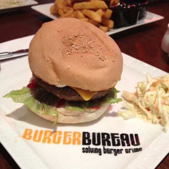 Снимок сделан в Burger Bureau пользователем Mashael 2/9/2013