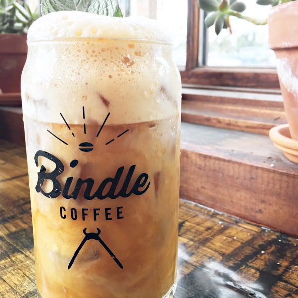 รูปภาพถ่ายที่ Bindle Coffee โดย Josiah F. เมื่อ 6/25/2016