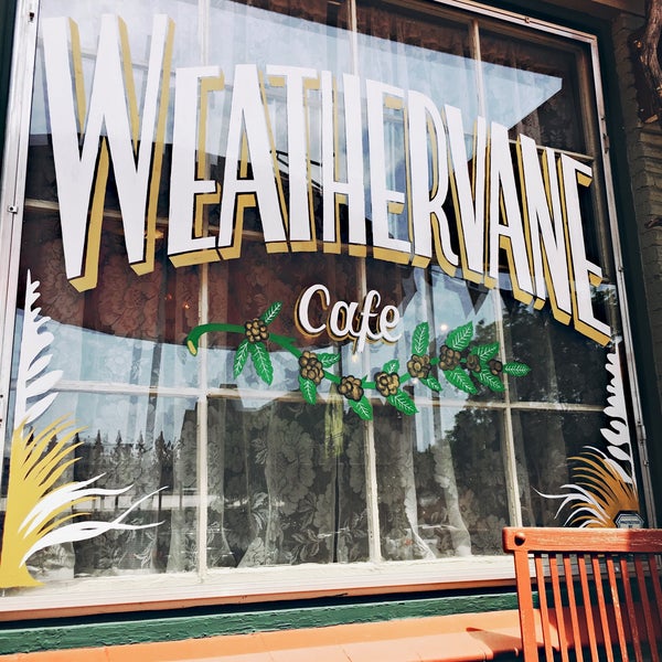 7/31/2016 tarihinde Josiah F.ziyaretçi tarafından Weathervane Cafe'de çekilen fotoğraf