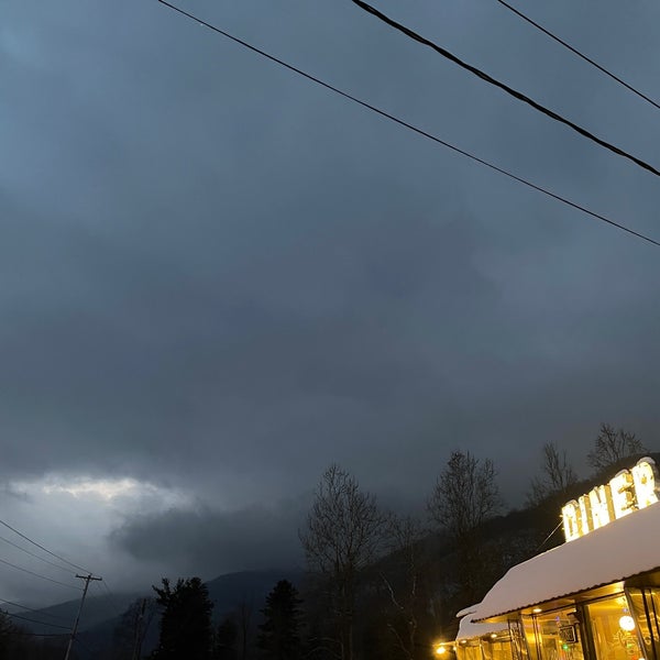 12/20/2020 tarihinde Josiah F.ziyaretçi tarafından Phoenicia Diner'de çekilen fotoğraf