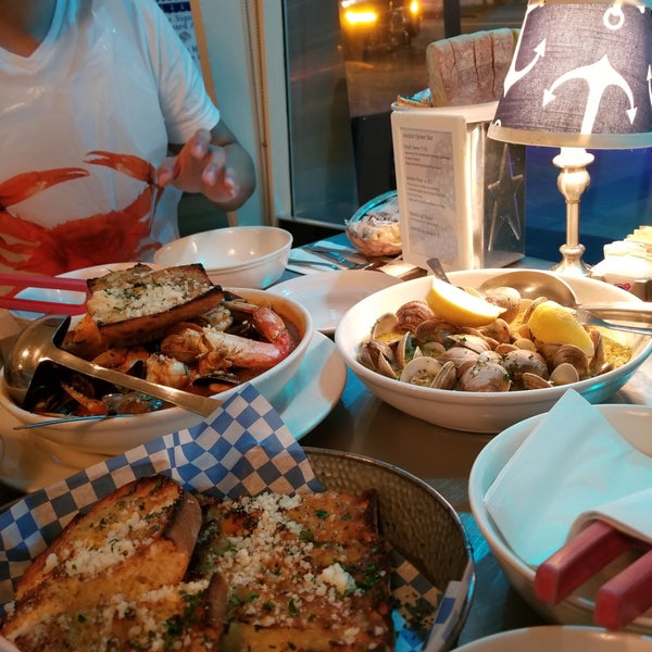 10/6/2019 tarihinde Heeyeon P.ziyaretçi tarafından Anchor Oyster Bar'de çekilen fotoğraf