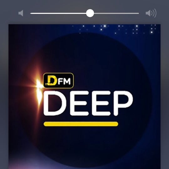 радиостанция dfm. радио фристайл фм. Russian deep radio логотип. Sfm kiss. Best deep fm radio слушать.