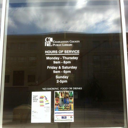10/4/2012에 Devany V.님이 Charleston County Public Library Main Branch에서 찍은 사진
