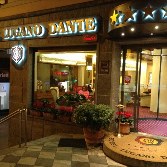 Foto diambil di Hotel Lugano Dante oleh Oleg B. pada 11/22/2012