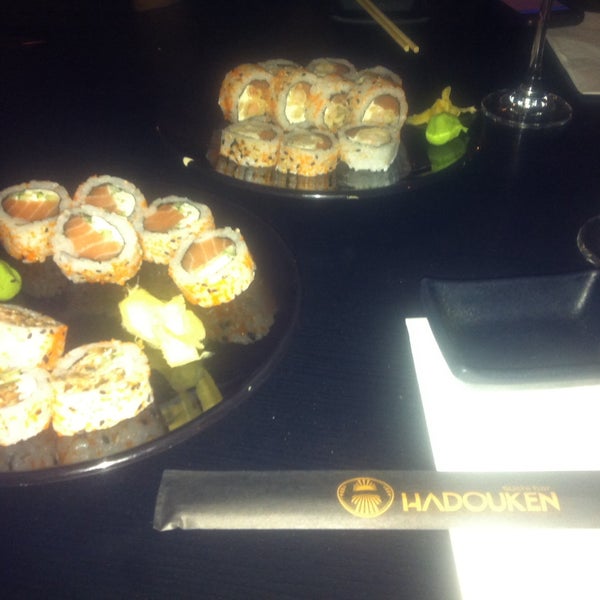 Foto tirada no(a) Hadouken Sushi Bar por Caroline R. em 12/5/2014