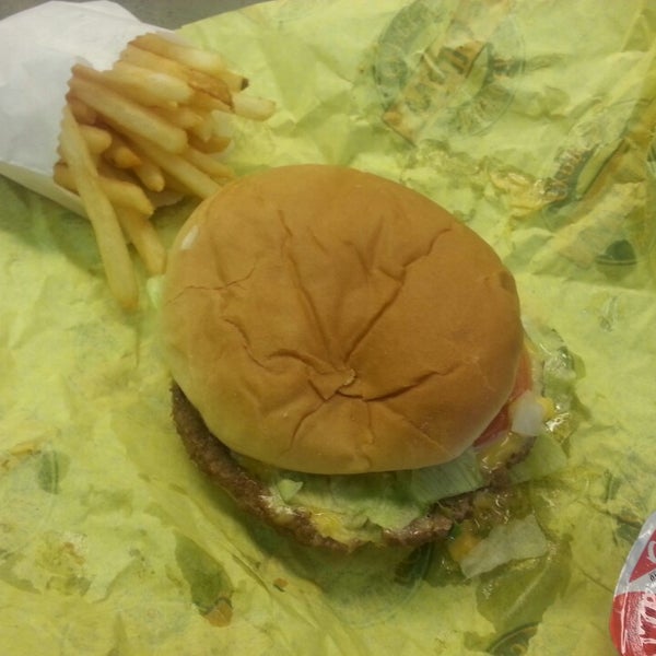 9/17/2014にGeneva G.がWally&#39;s Burger Expressで撮った写真