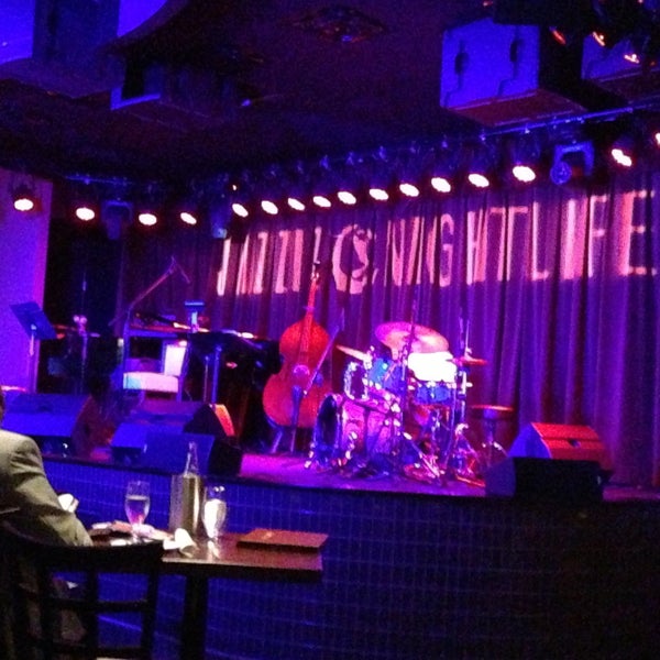 5/2/2013 tarihinde Morton L.ziyaretçi tarafından Jazziz Nightlife'de çekilen fotoğraf