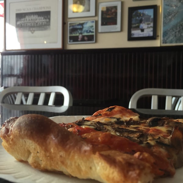 8/25/2015にNikita P.がPinocchio&#39;s Pizza &amp; Subsで撮った写真