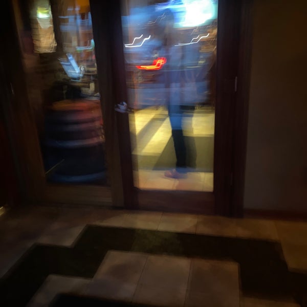 Foto diambil di Vesta Wood Fired Pizza &amp; Bar oleh oytun s. pada 9/2/2022