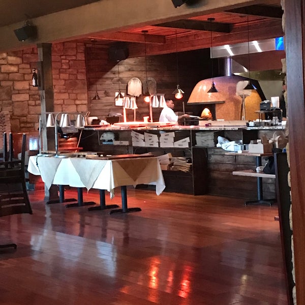 7/21/2020にoytun s.がVesta Wood Fired Pizza &amp; Barで撮った写真