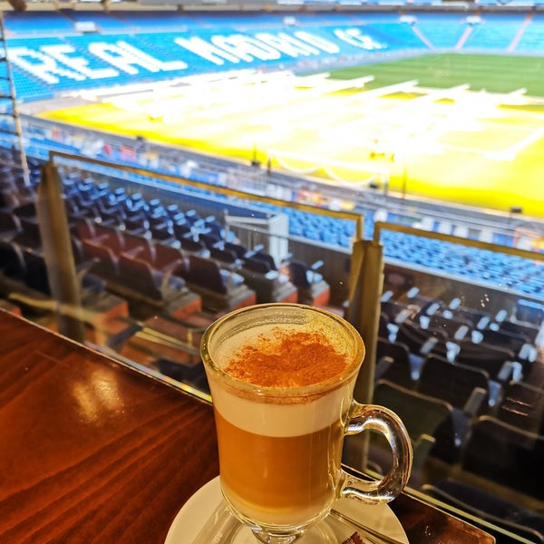 Das Foto wurde bei Real Café Bernabéu von Yazeed M. am 10/22/2019 aufgenommen