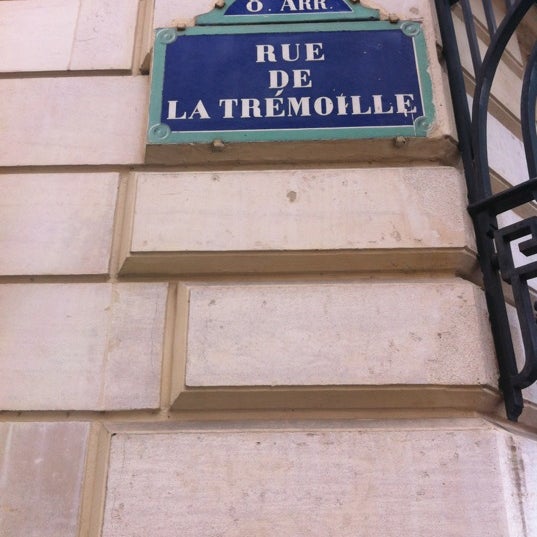 Photo taken at Hôtel de la Trémoille by Goosie L. on 10/12/2012