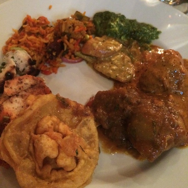 3/12/2014 tarihinde Thaiziyaretçi tarafından Mehek Fine Indian Dining'de çekilen fotoğraf
