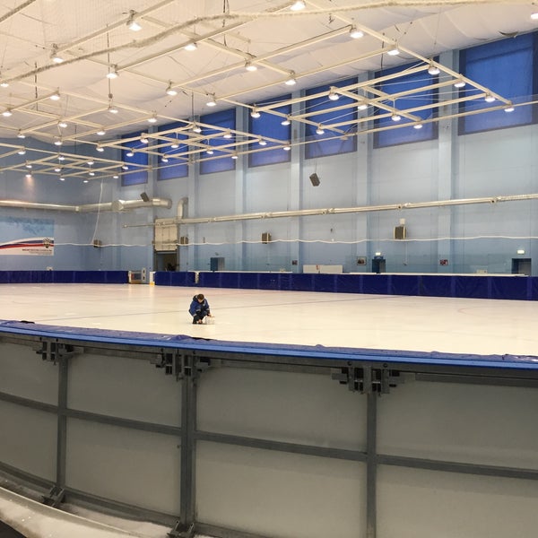 Центр зимнего спорта. Белгородский спортивный ди центр зимой фото.