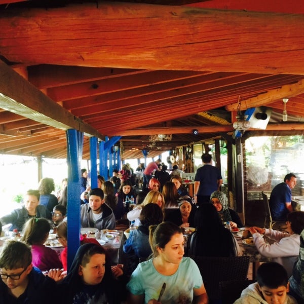 Foto scattata a Yorgo Restoran&amp;Wine house da Kerem ç. il 5/30/2015